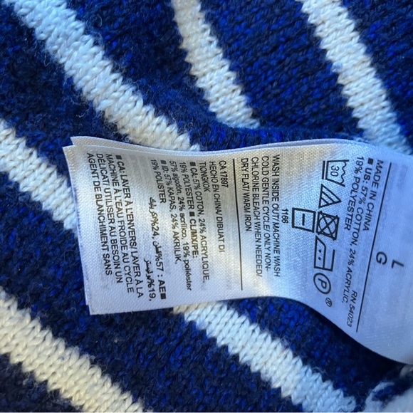 Old Navy Blue and white Sweaters bundle of two - Picture 13 of 15